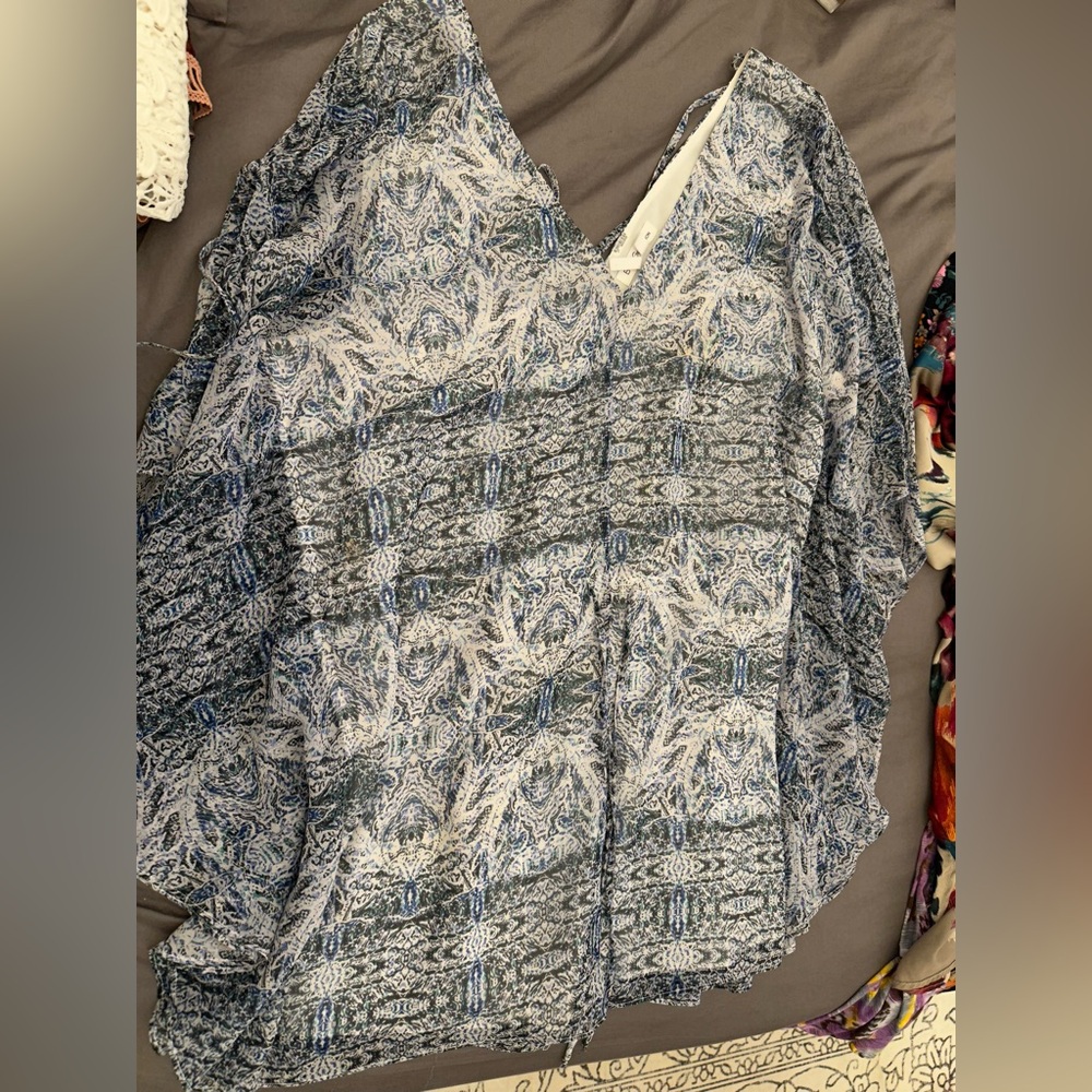 Chic Blue Patterned Blouse - image 1